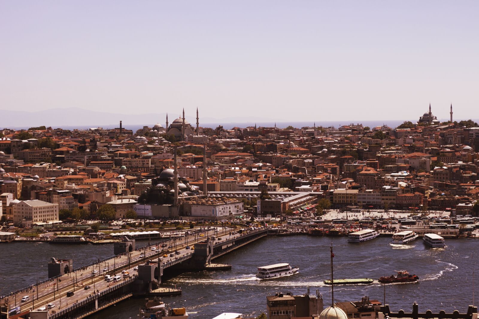 Canon EOS 650D (EOS Rebel T4i / EOS Kiss X6i) + Canon EF 50mm F1.8 II sample photo. Estuary, galata, istanbul photography
