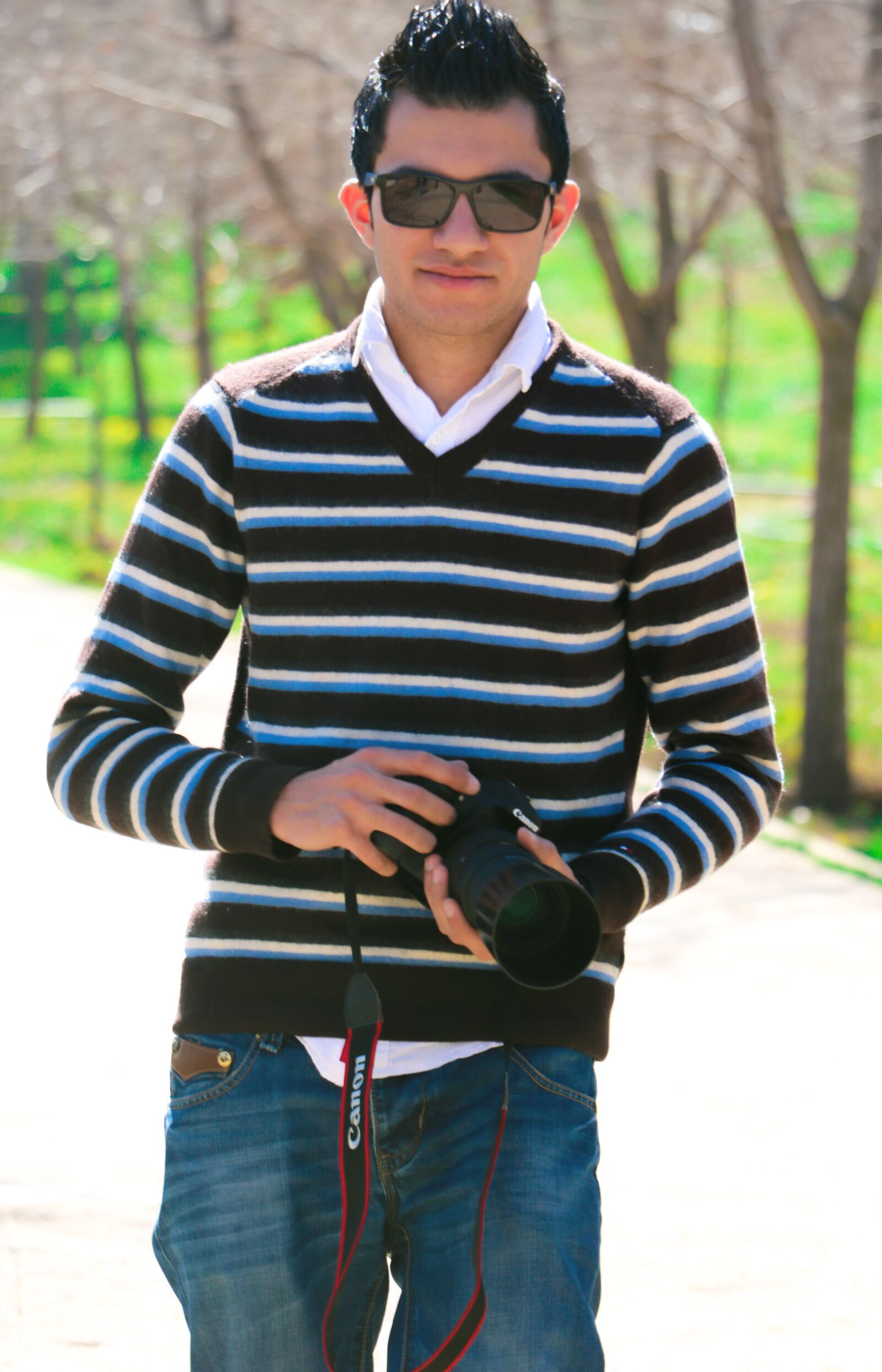 Canon EOS 750D (EOS Rebel T6i / EOS Kiss X8i) sample photo. Young, man, wearing, sunglasses photography