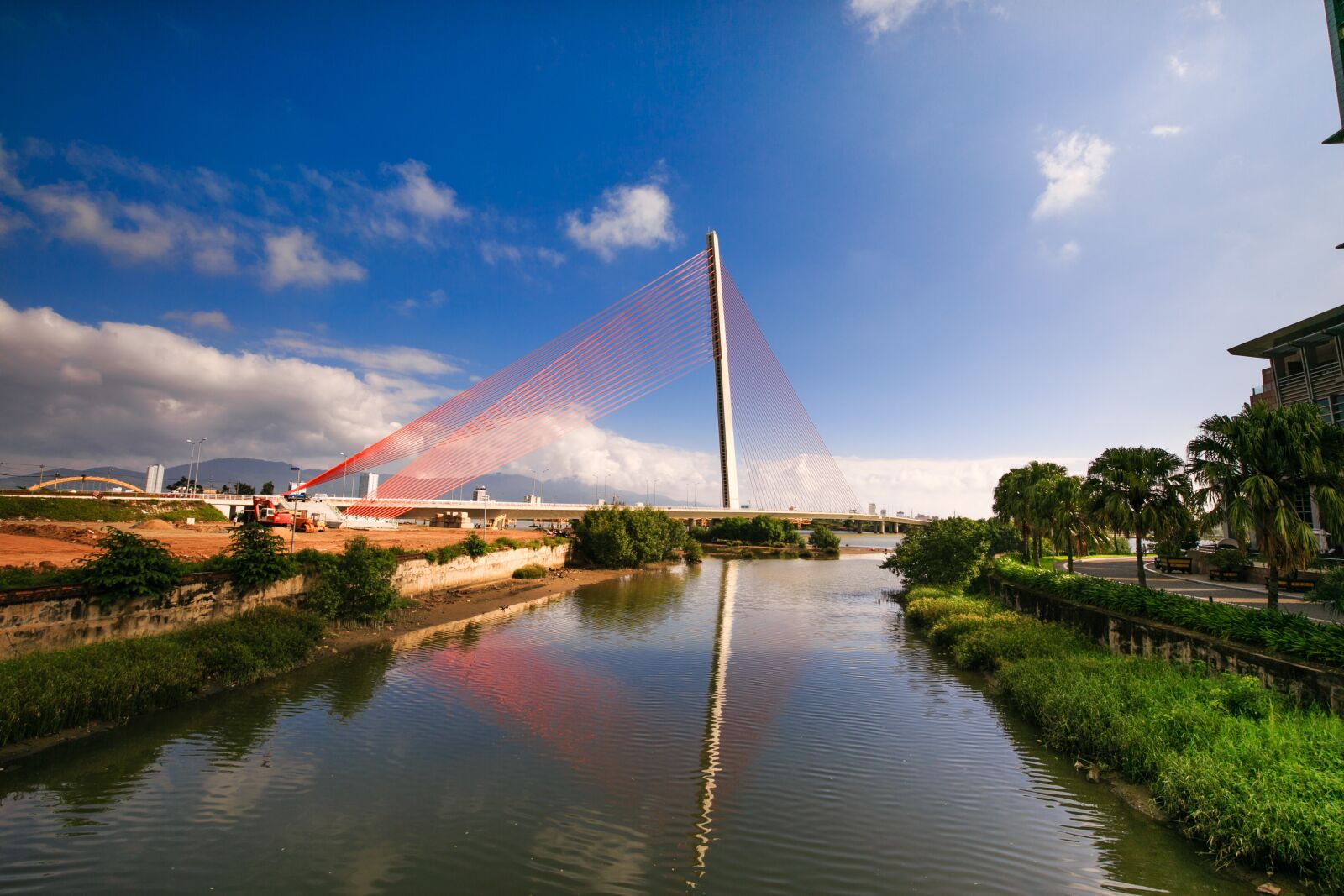 Canon EF 16-35mm F4L IS USM sample photo. Vietnam, danang, tran thi photography