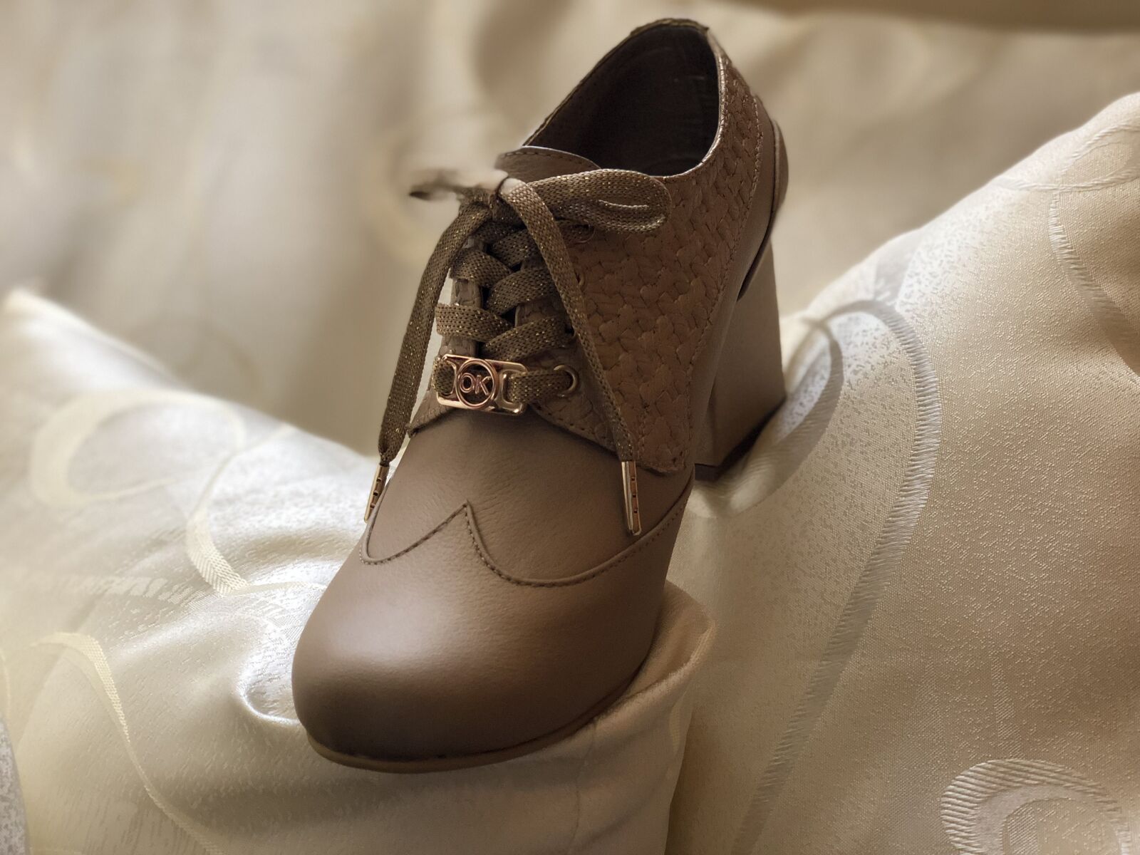 iPhone X back dual camera 6mm f/2.4 sample photo. Fashion, footwear, foot photography