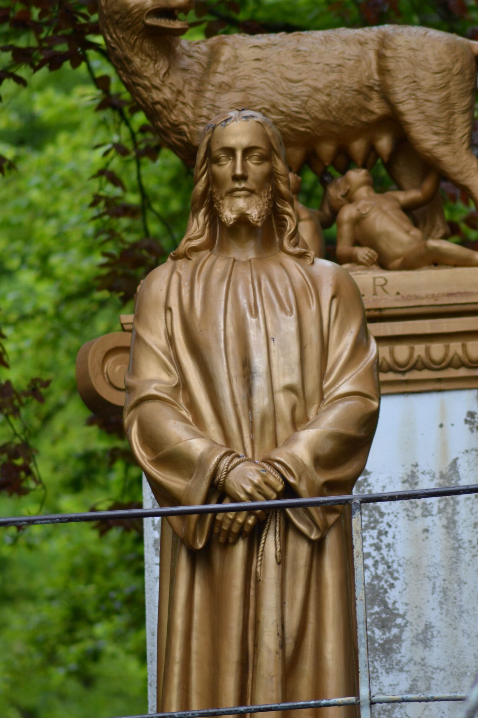 Nikon D3100 sample photo. Statue, man, tied up photography