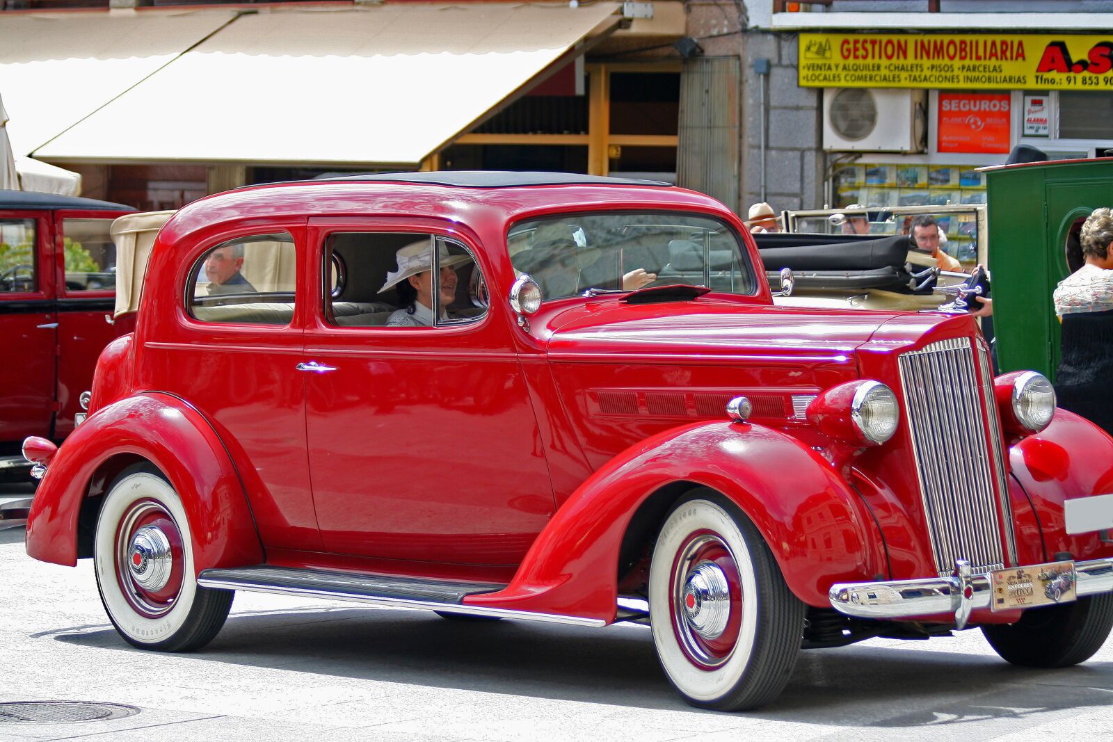 Canon EOS 350D (EOS Digital Rebel XT / EOS Kiss Digital N) sample photo. Spain, antique car, red photography