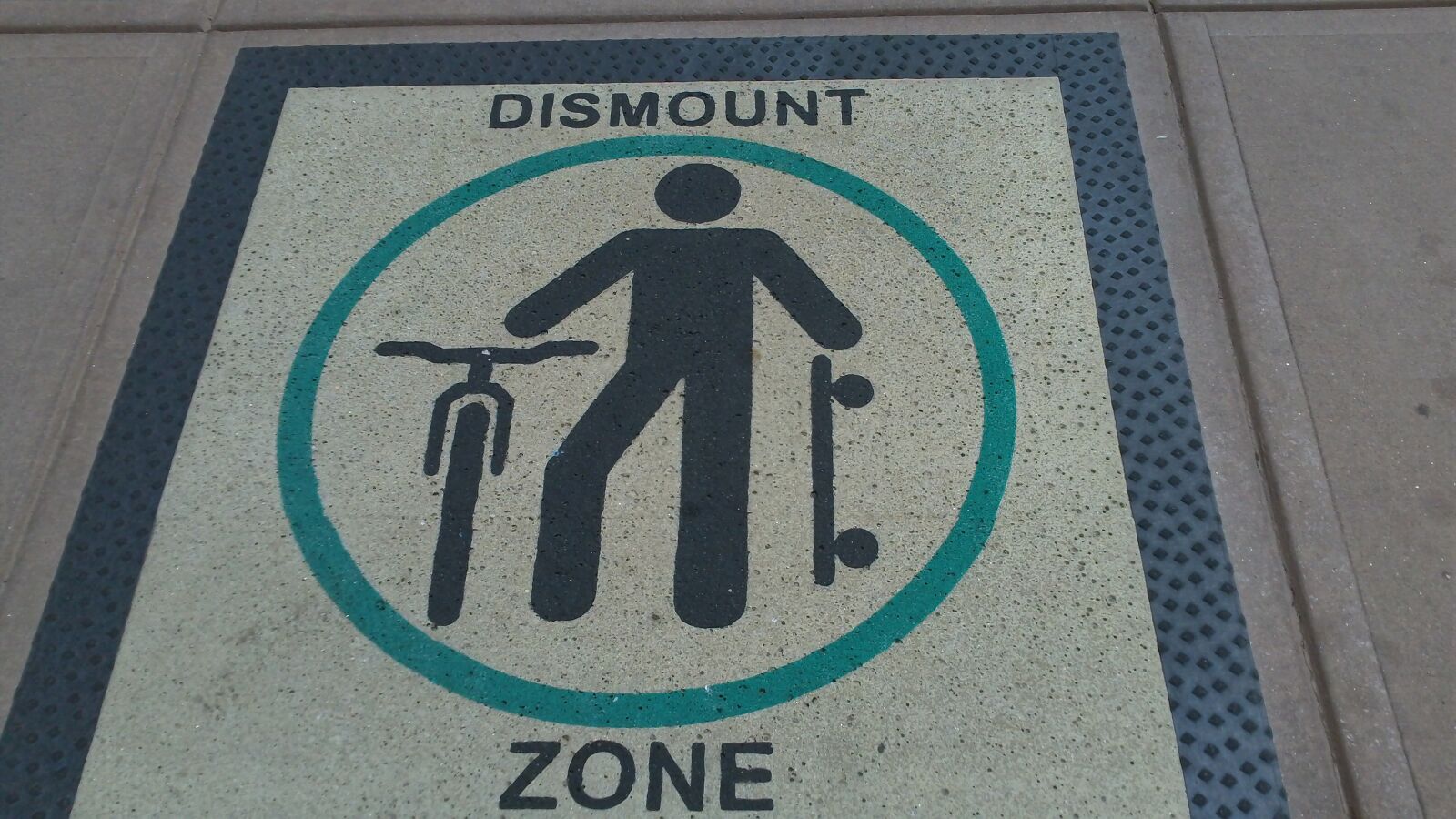 Kodak PLAYSPORT VIDEO CAMERA, ZX3 sample photo. Dismount zone, sign, street photography