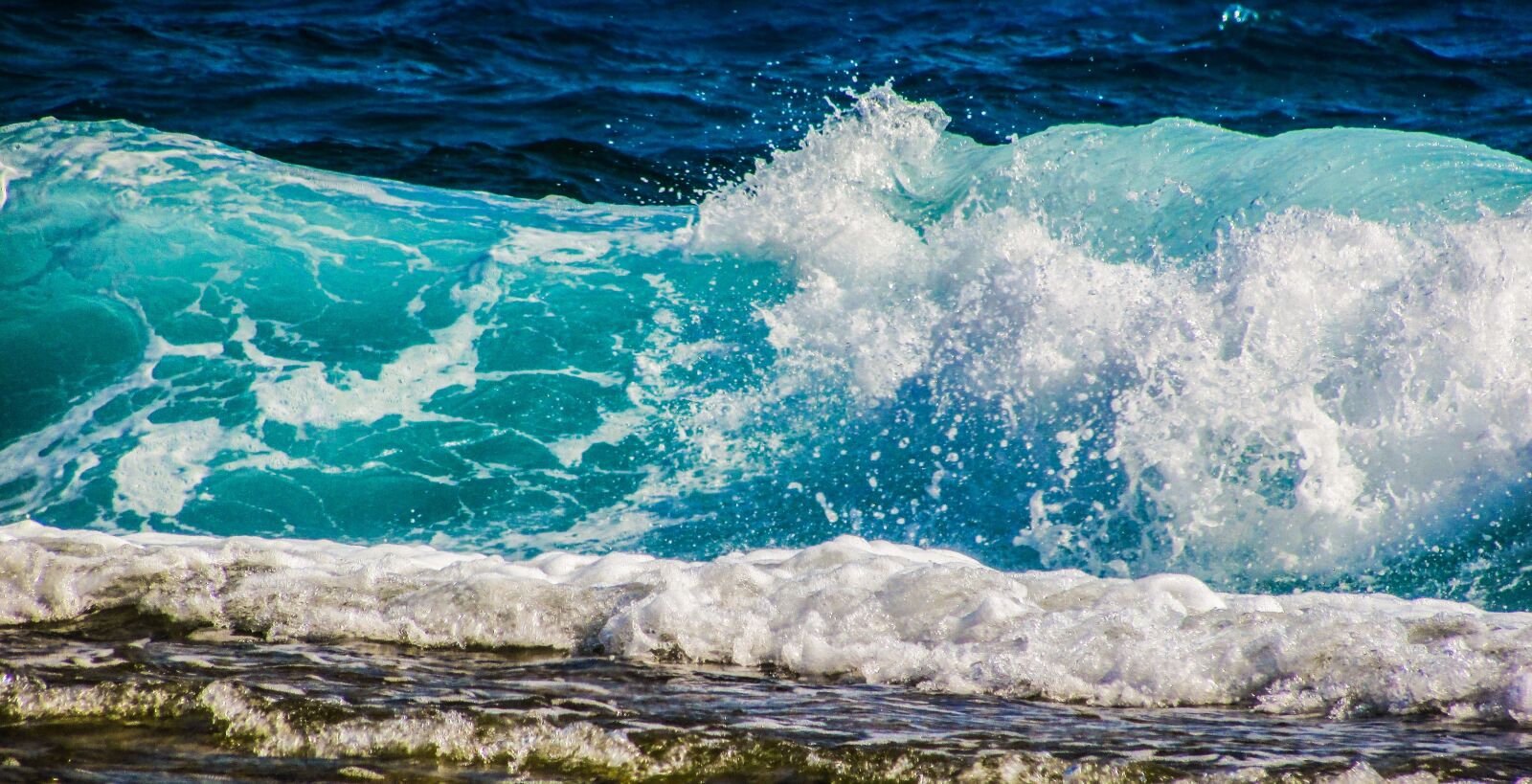 Canon PowerShot SX400 IS sample photo. Wave, smashing, sea photography