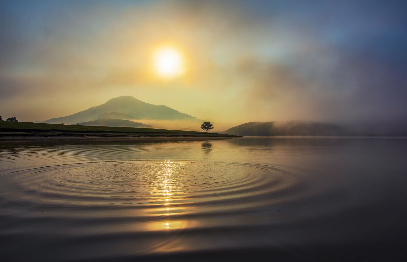 Canon EF 17-40mm F4L USM sample photo. Morning, fog, lake photography