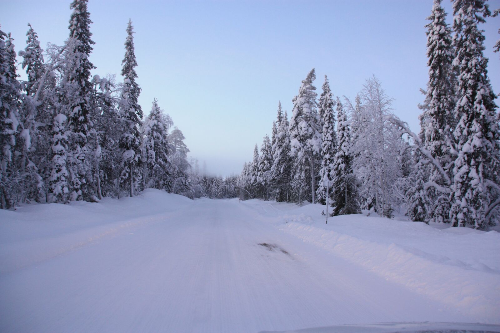 Canon EOS 450D (EOS Rebel XSi / EOS Kiss X2) sample photo. Road, snow, lapland photography