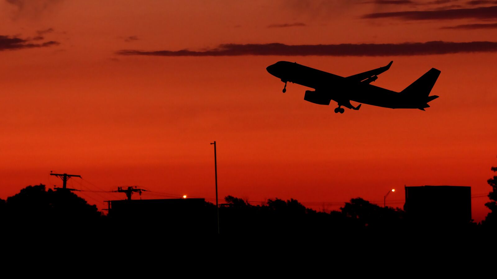 Panasonic Lumix DMC-FZ200 sample photo. Sunset, city, aircraft photography