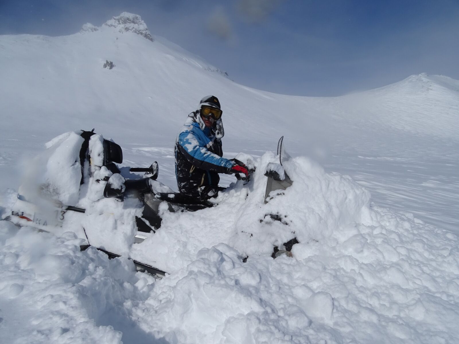 Sony DSC-HX400 sample photo. Snowmobile, snow, snowdrift photography