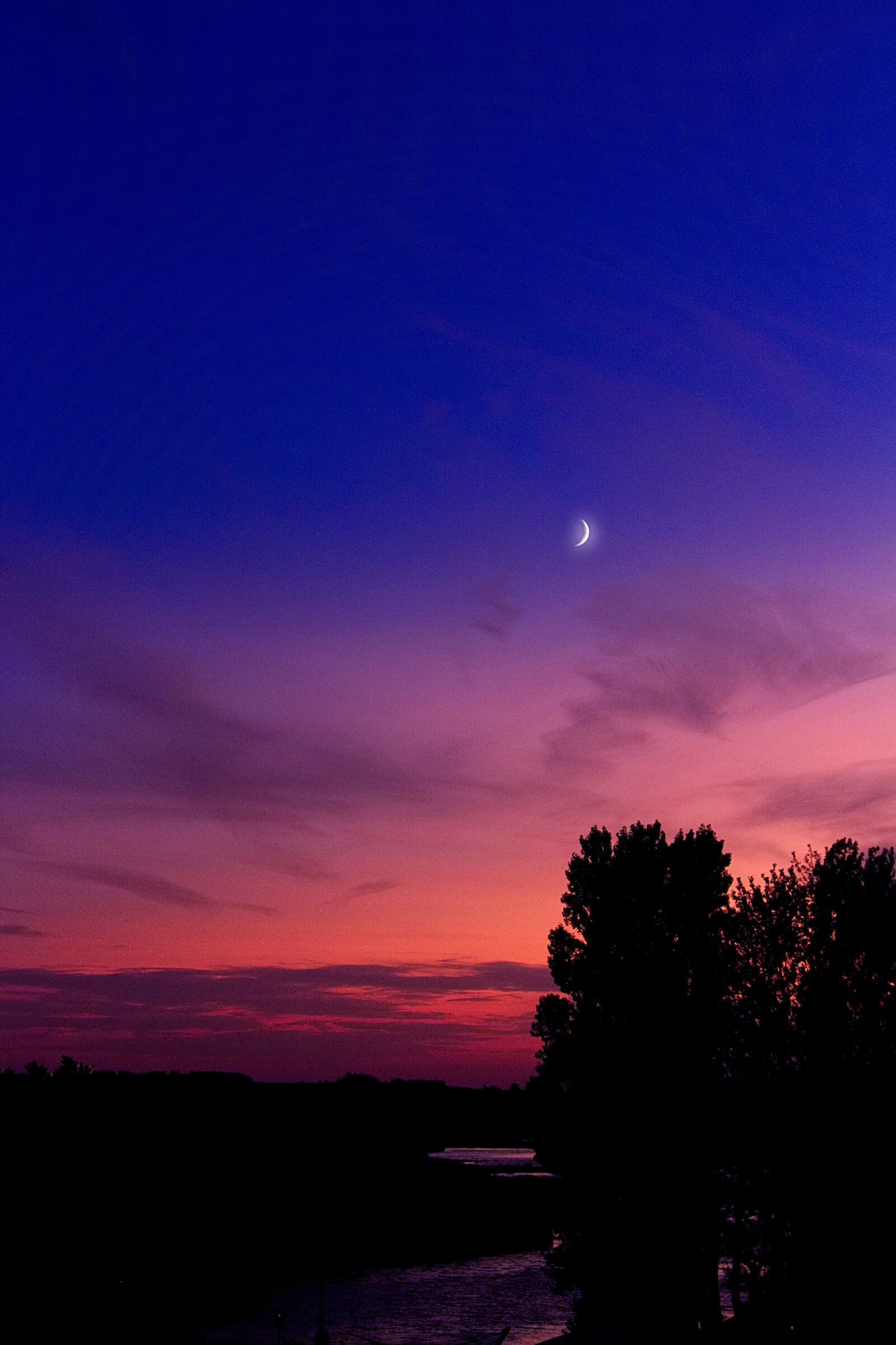 Canon EOS 1300D (EOS Rebel T6 / EOS Kiss X80) sample photo. Moon, sunset, starry sky photography