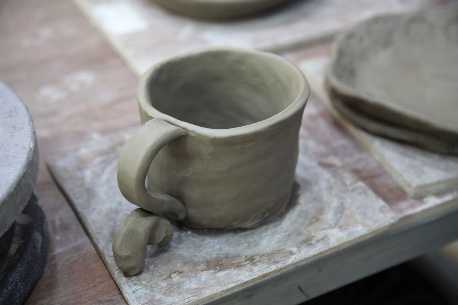 Canon EOS 5D Mark II sample photo. Porcelain, hand, dirt photography