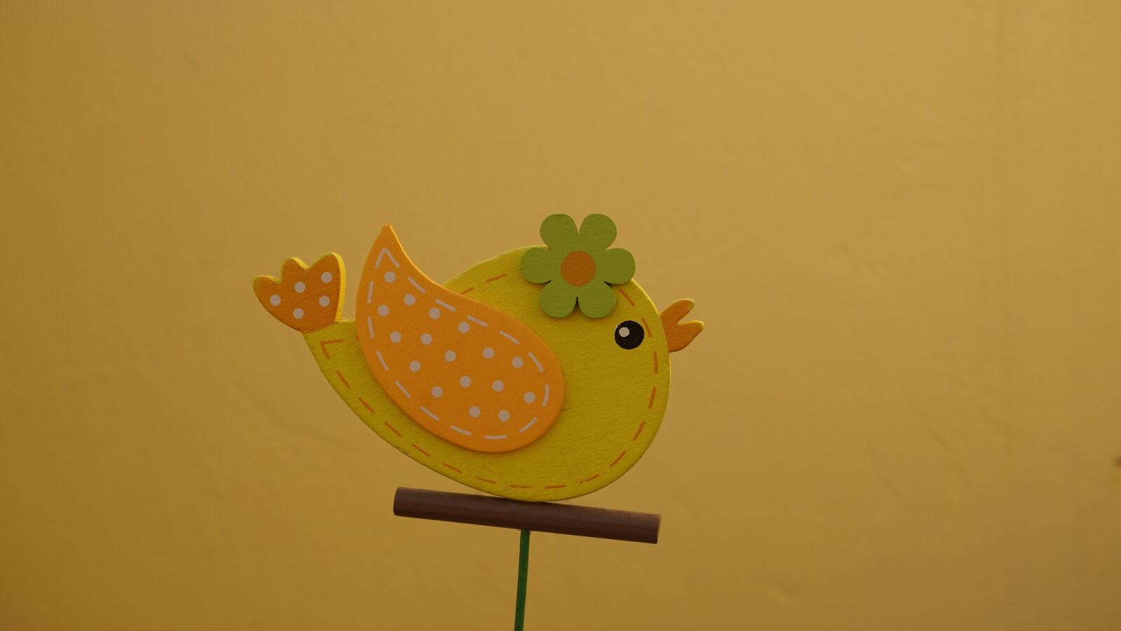 Sony E 16-50mm F3.5-5.6 PZ OSS sample photo. Bird, flower, spring photography