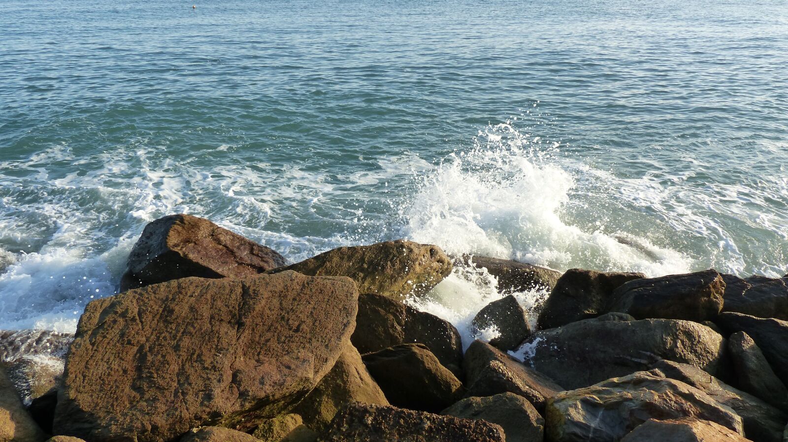 Panasonic Lumix DMC-FZ200 sample photo. Surf, atlantic, wave photography