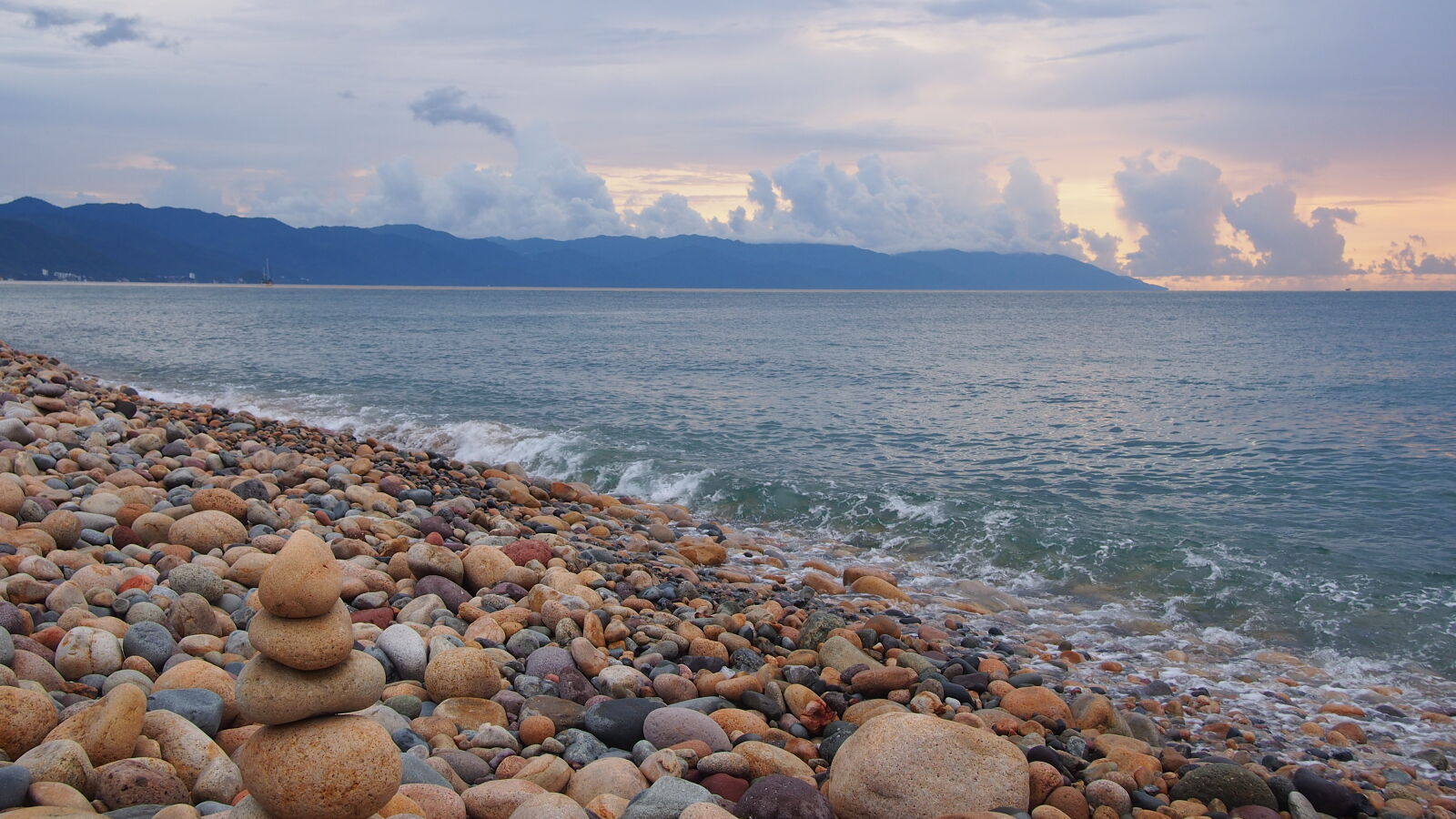 Olympus PEN E-PM2 sample photo. Puerto vallarta shore photography