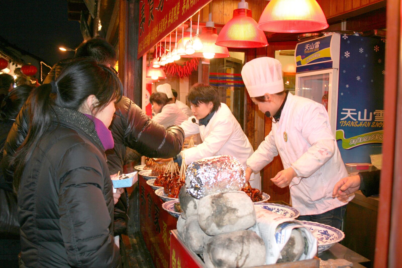 Canon EOS 400D (EOS Digital Rebel XTi / EOS Kiss Digital X) sample photo. Shanghai, china, old market photography