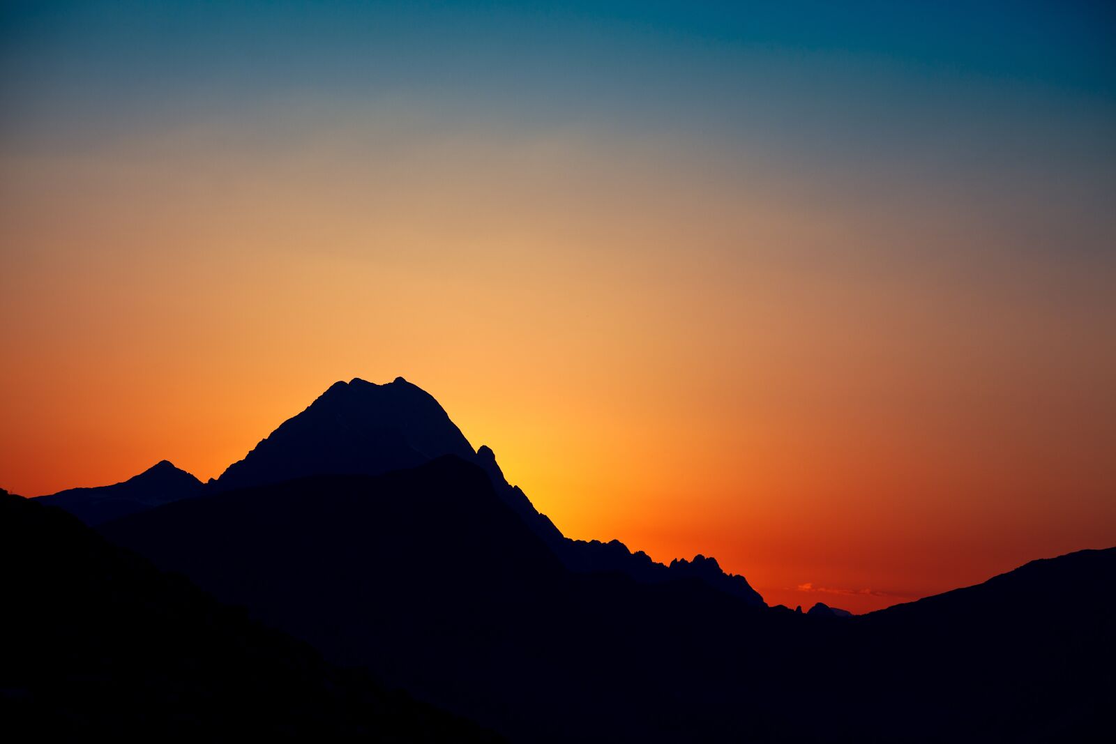 Canon EOS 5D Mark II sample photo. Sunset, mountains, landscape photography