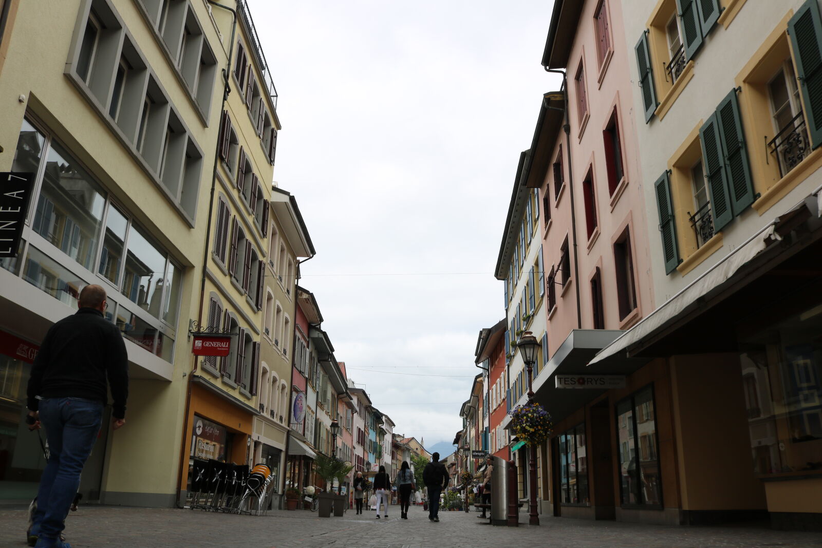 Canon EOS 750D (EOS Rebel T6i / EOS Kiss X8i) sample photo. Buildings, city, day, downtown photography