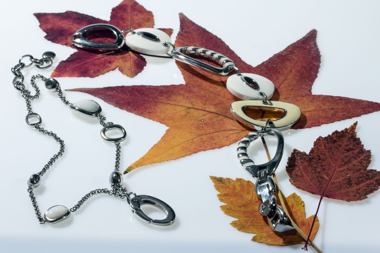 Canon EF-S 60mm F2.8 Macro USM sample photo. Jewellery, composition, bracelet photography