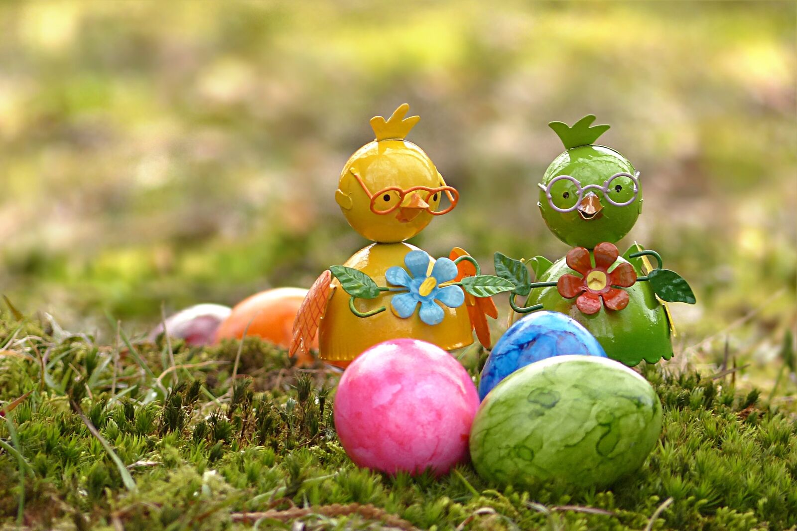 Panasonic Lumix DMC-FZ200 sample photo. Easter, easter eggs, figure photography