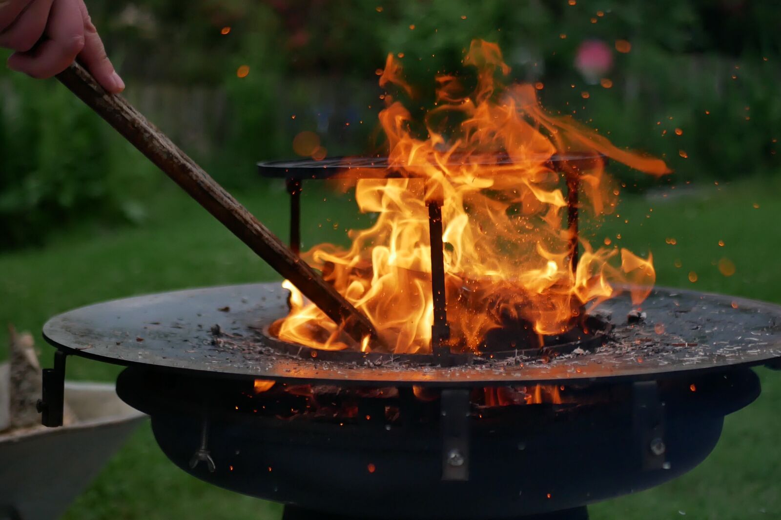 Panasonic DMC-G81 sample photo. Fire, grill fire, barbecue photography