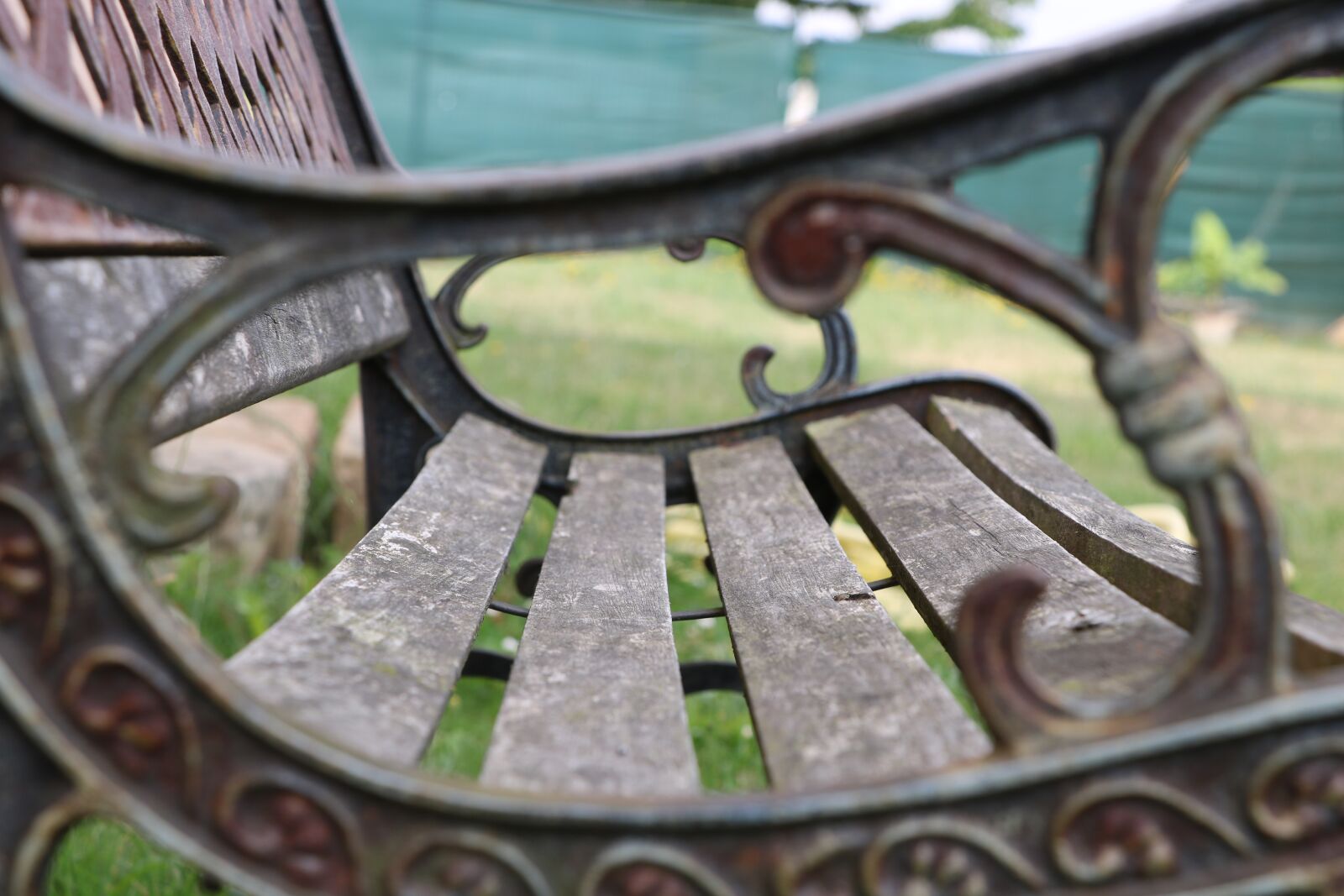 Canon EOS 760D (EOS Rebel T6s / EOS 8000D) + Canon EF-S 18-135mm F3.5-5.6 IS USM sample photo. Bench, wood, seat photography