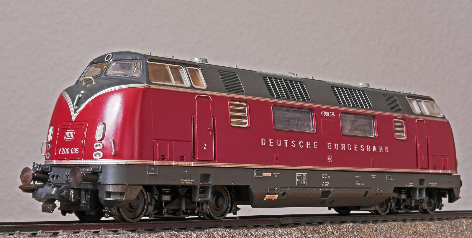 Panasonic Lumix DMC-GH3 sample photo. Diesel locomotive, v 200, classic photography