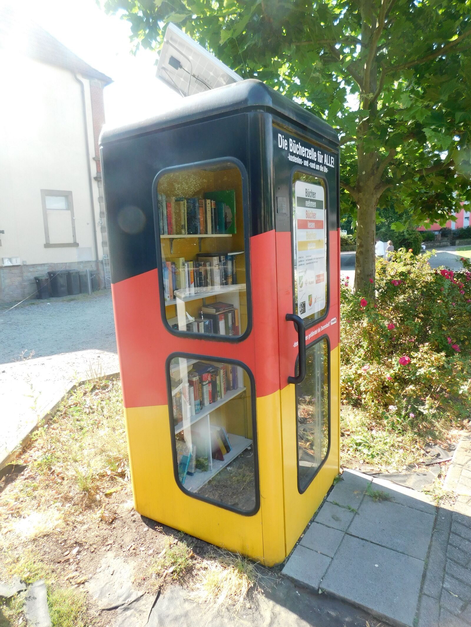 Nikon Coolpix B500 sample photo. Phone booth, tauschbox, books photography