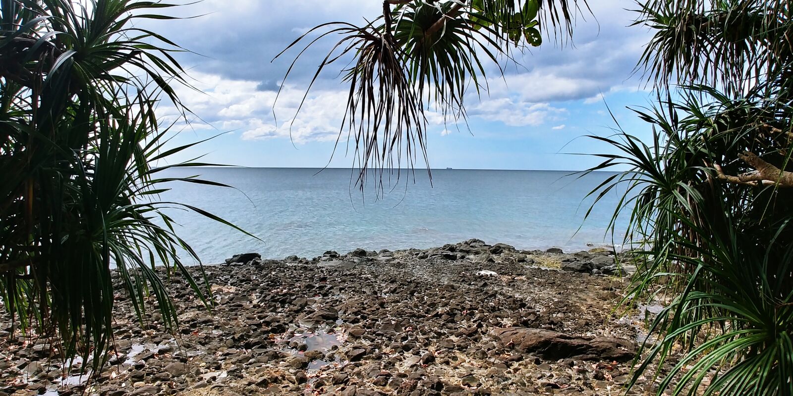 LG G6 sample photo. Beach, sea, water photography