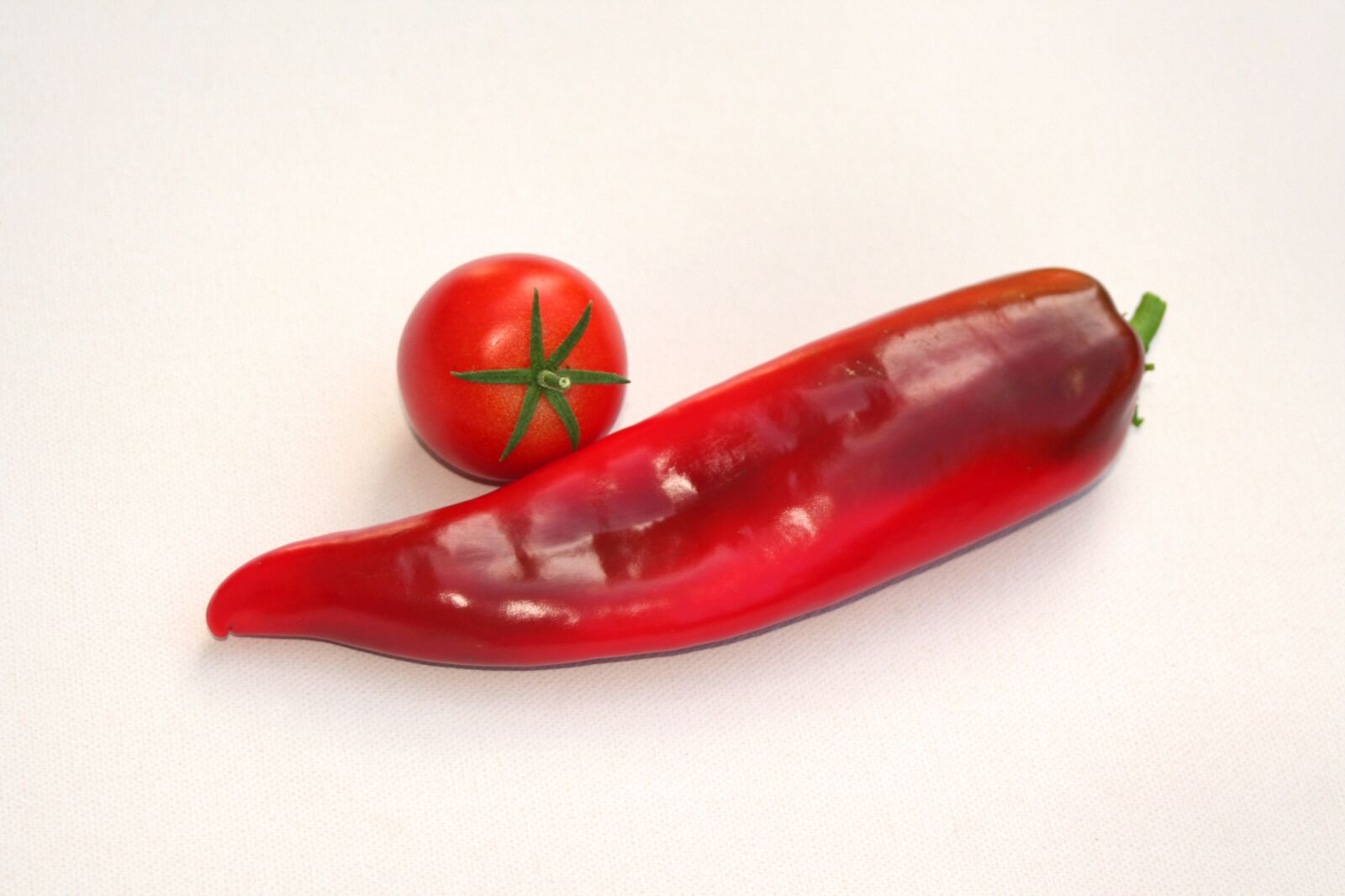 Canon EOS 350D (EOS Digital Rebel XT / EOS Kiss Digital N) sample photo. Red pepper, tomato, delicious photography