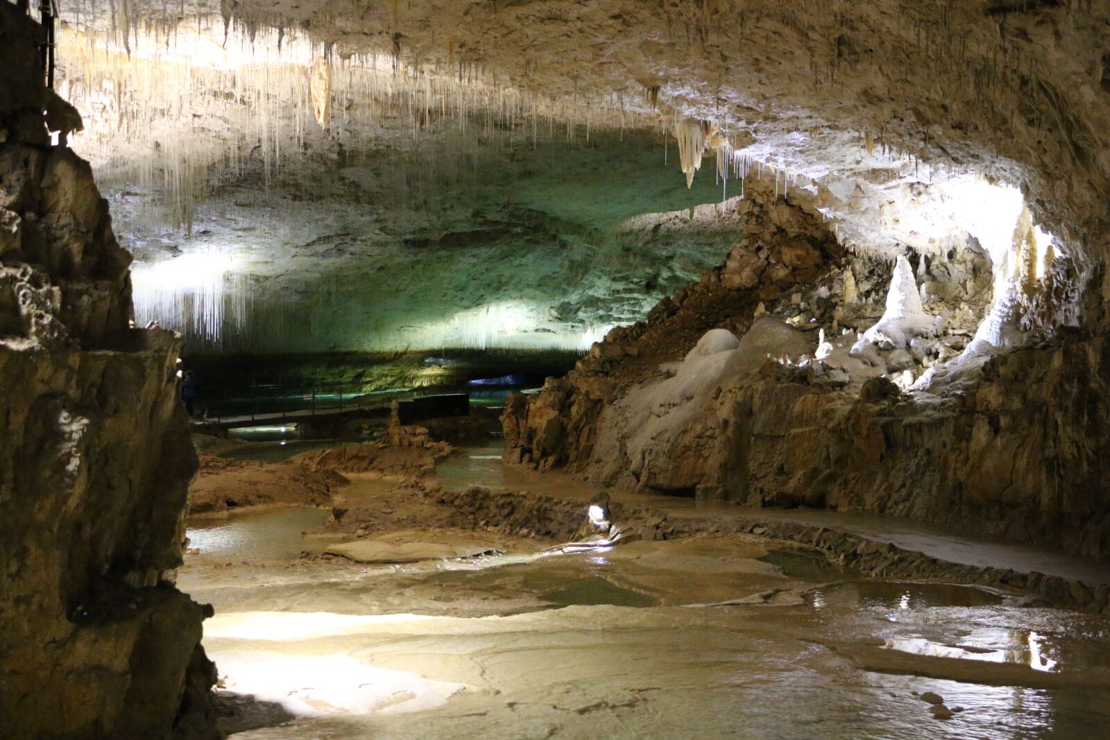 Canon EOS 70D sample photo. Grotto, provence, miracle photography