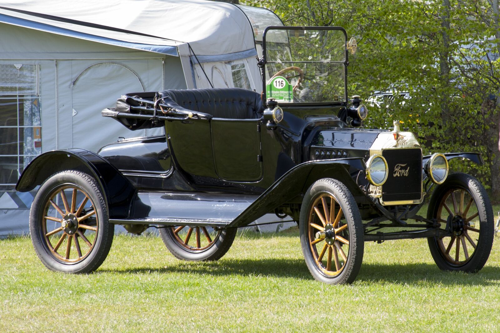 Canon EF 28-135mm F3.5-5.6 IS USM sample photo. Oldtimer, ford, auto photography