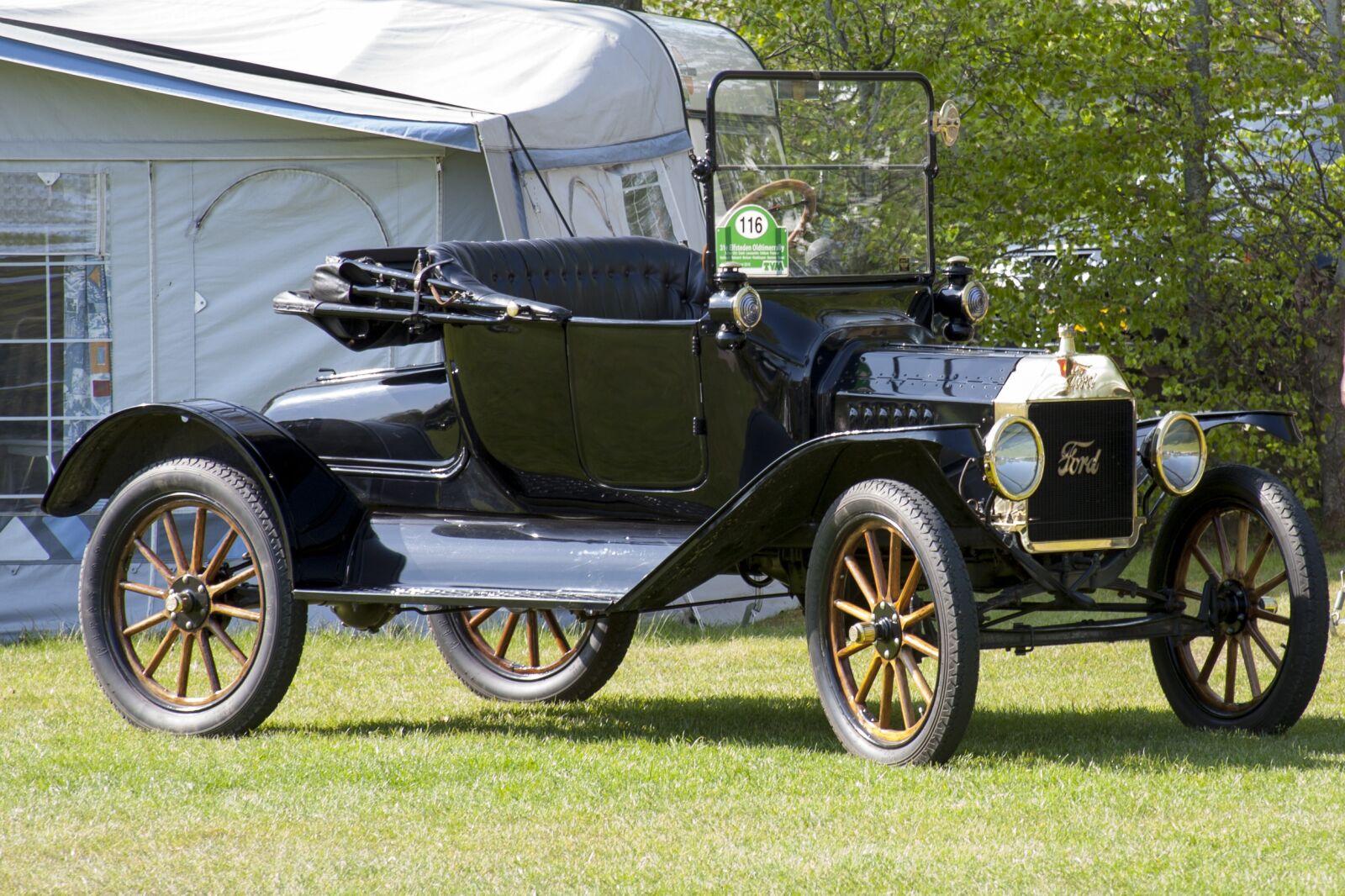 Canon EOS 5D + Canon EF 28-135mm F3.5-5.6 IS USM sample photo. Oldtimer, ford, auto photography