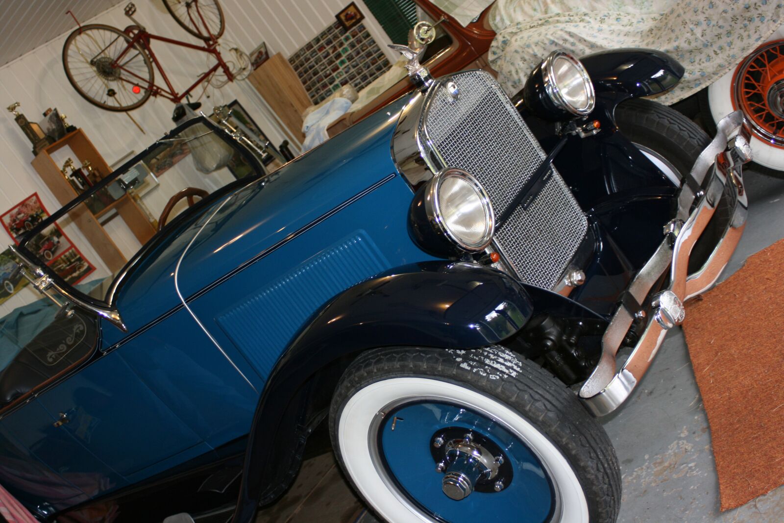 Canon EOS 400D (EOS Digital Rebel XTi / EOS Kiss Digital X) sample photo. Classic, car, antique photography