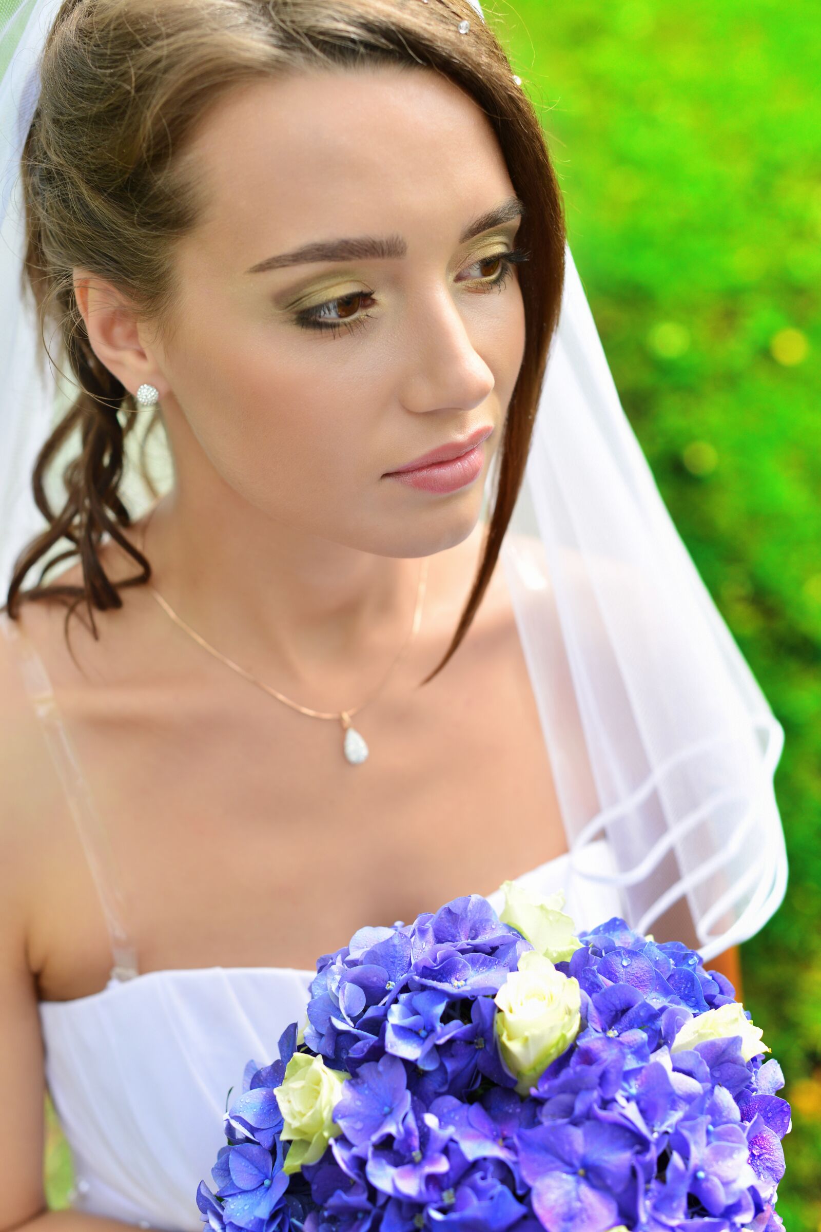 Nikon D800 sample photo. Beautiful bride, greens, bridal photography