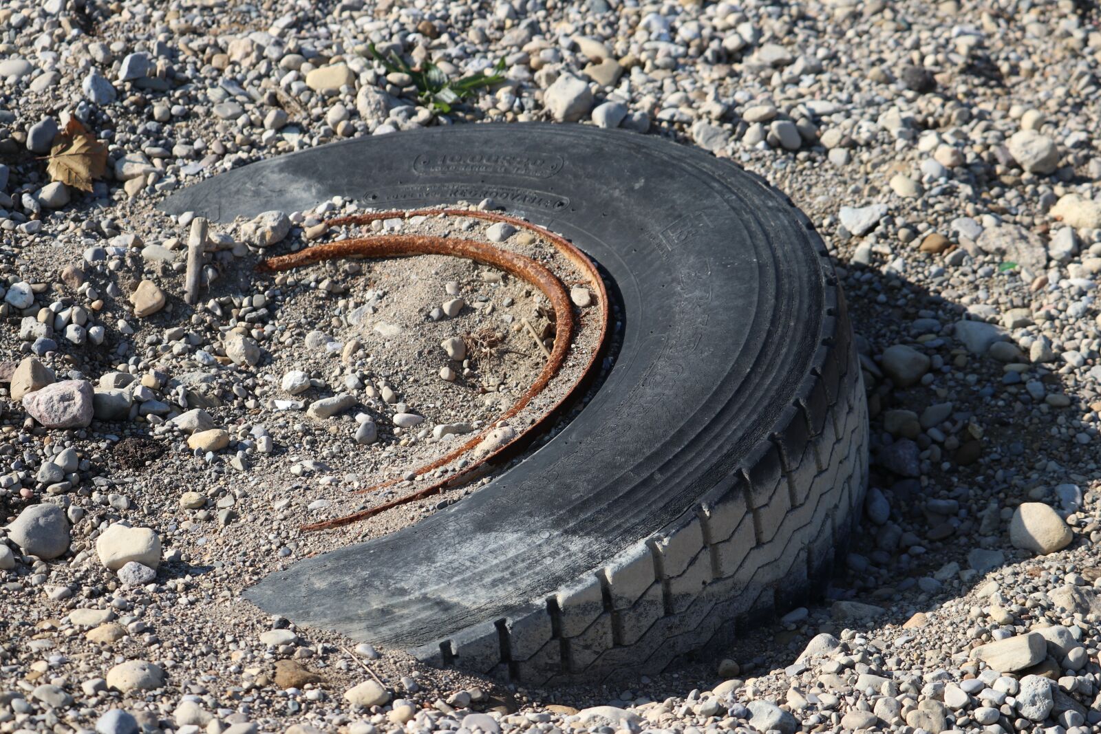 Canon EF-S 55-250mm F4-5.6 IS STM sample photo. Tire, shore, ship photography