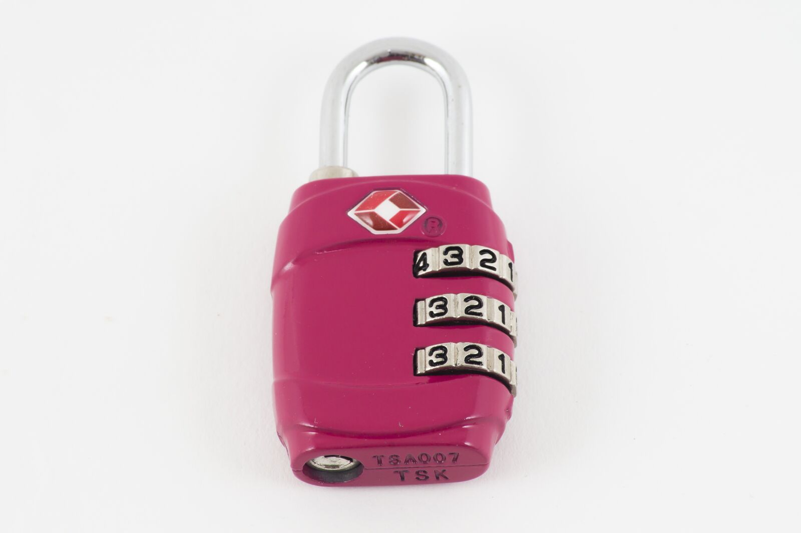 Sony SLT-A58 sample photo. Padlock, pink, lock photography