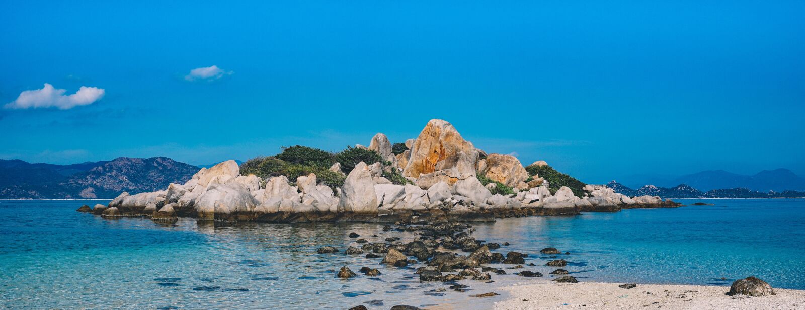 E 32mm F1.8 sample photo. Beach, island, nature photography
