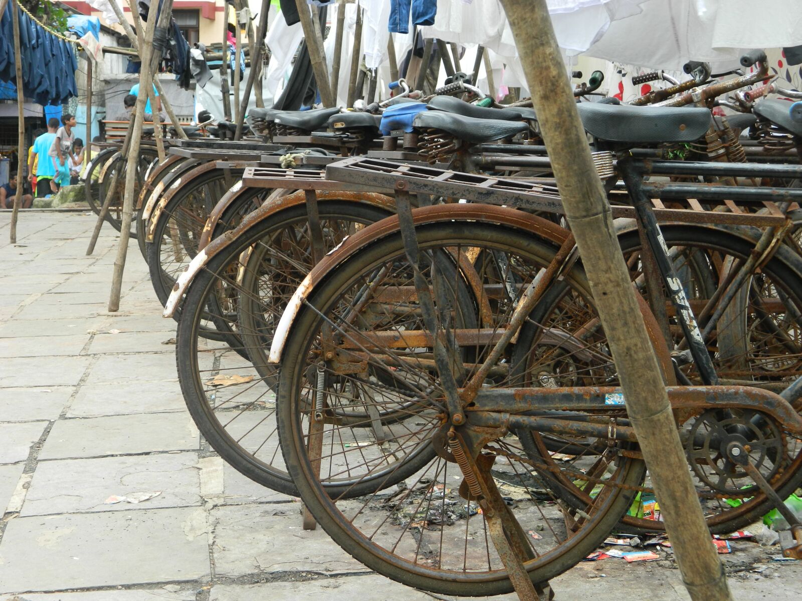 Nikon Coolpix L120 sample photo. Rusted, bicycles, wheel photography
