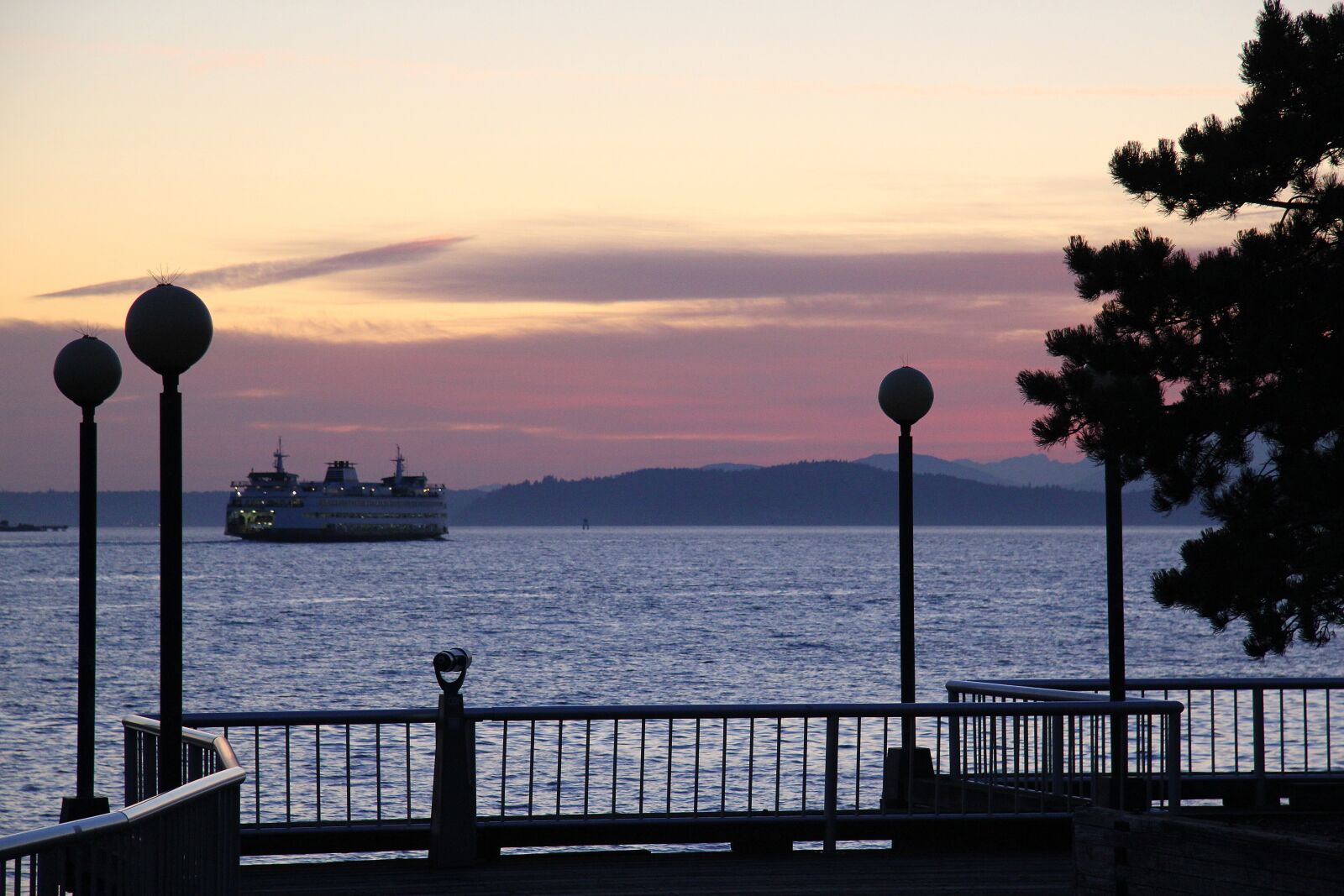 Canon EOS 550D (EOS Rebel T2i / EOS Kiss X4) sample photo. Seattle, ferry, ship photography