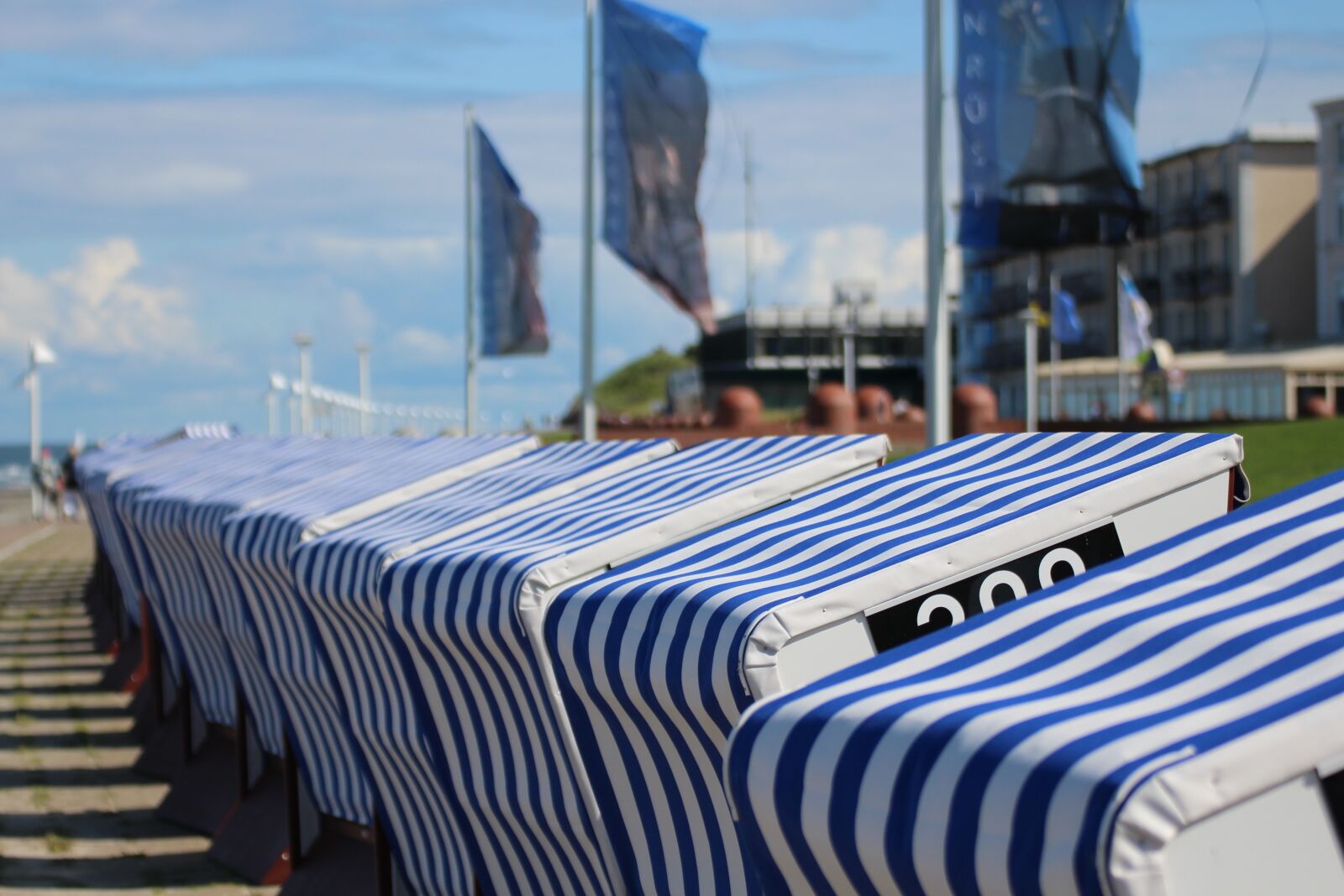 Canon EOS 700D (EOS Rebel T5i / EOS Kiss X7i) sample photo. Vacations, norderney, beach chair photography