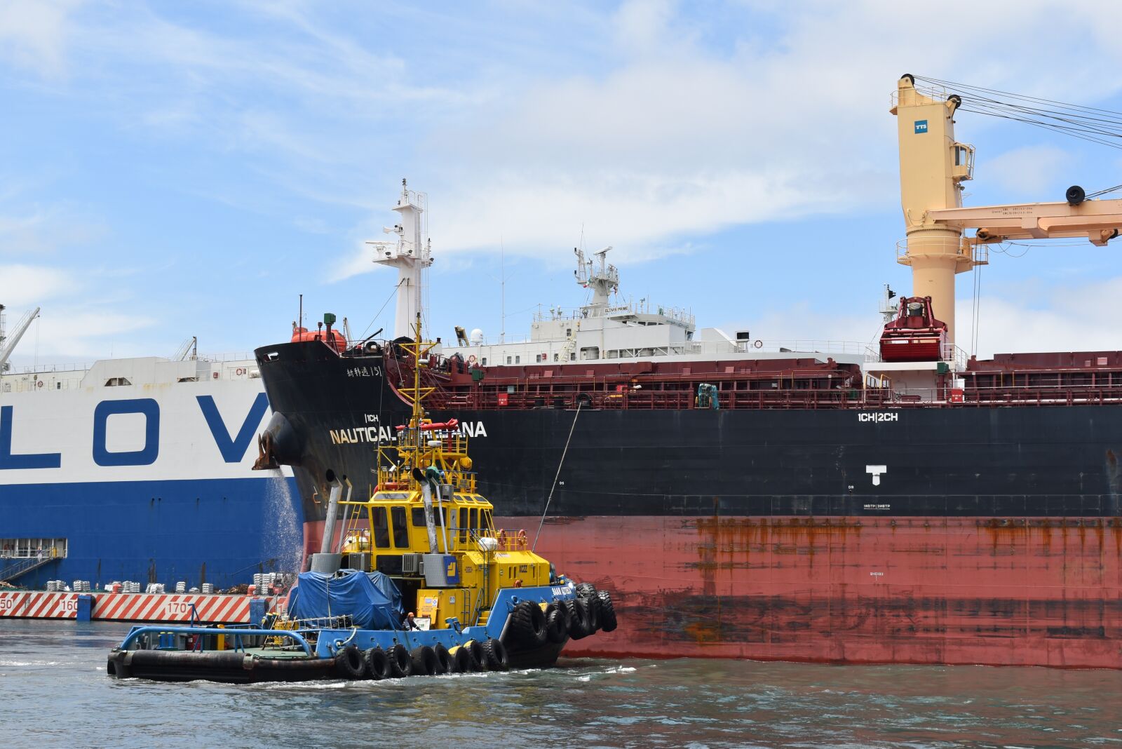 Nikon D5600 sample photo. Boat, trailer, engine photography