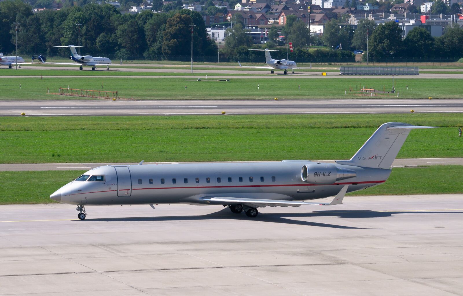 Nikon D300S sample photo. Bombardier challenger 850, vistajet photography