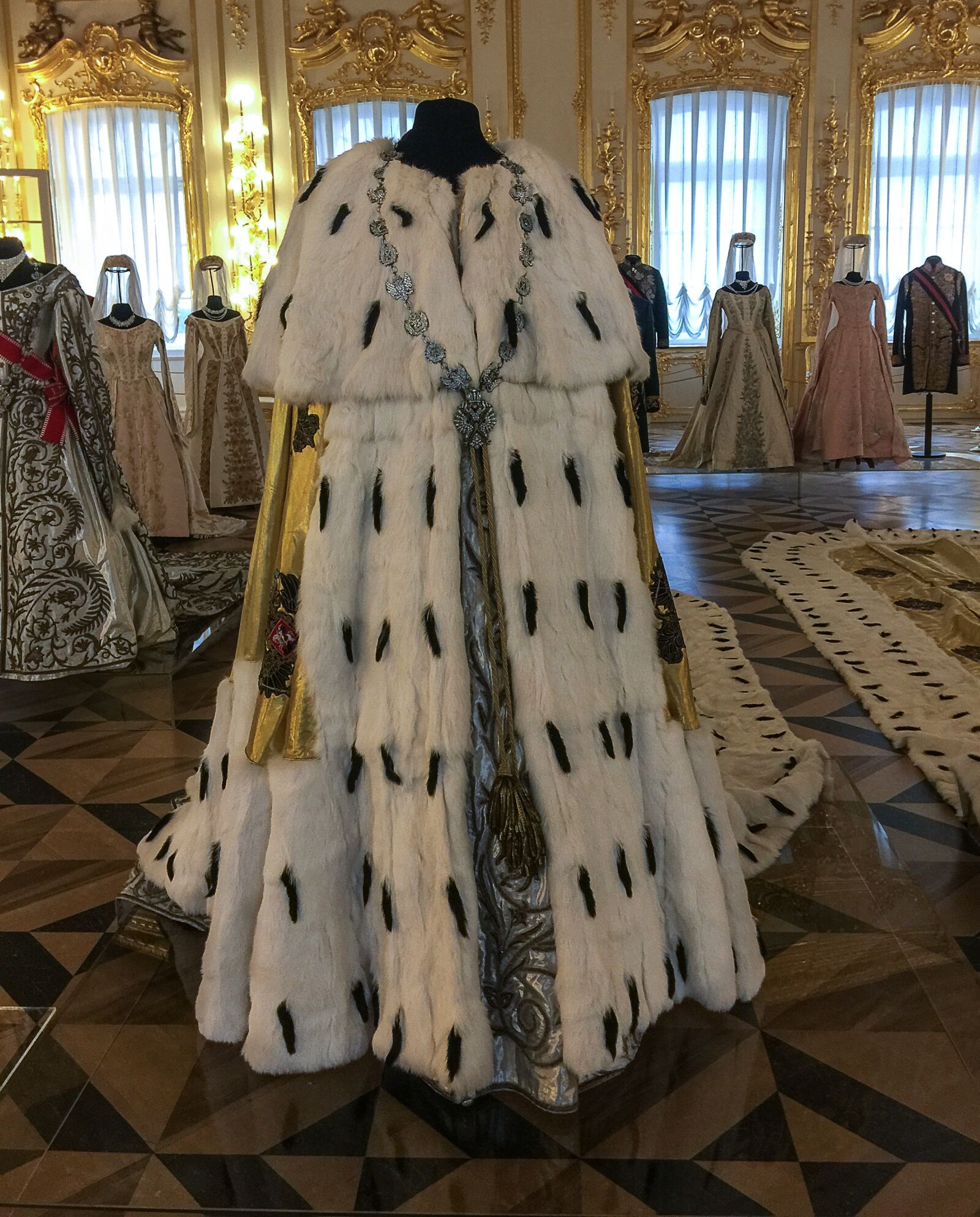 iPhone 6 Plus back camera 4.15mm f/2.2 sample photo. Russia, fur, hermine photography