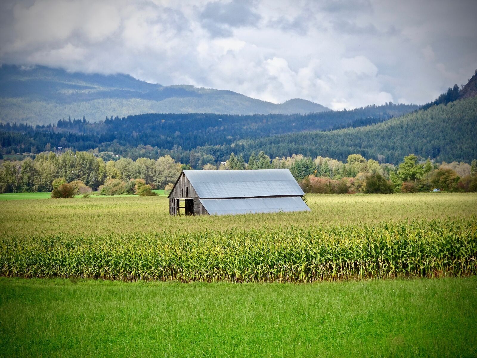 Sony Cyber-shot DSC-HX90V sample photo. Shed, hut, rural photography