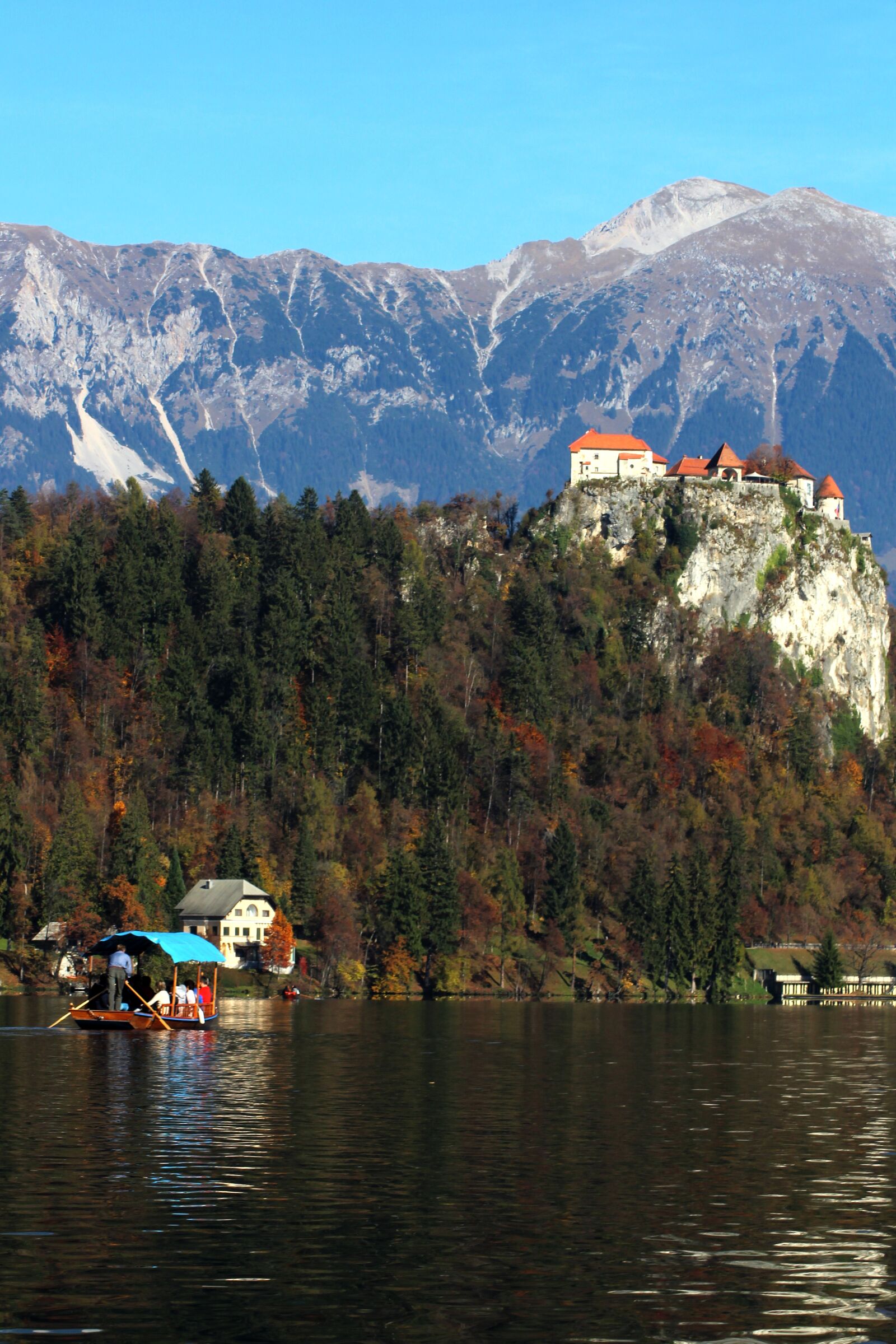 Canon EOS 1200D (EOS Rebel T5 / EOS Kiss X70 / EOS Hi) sample photo. Bled, pletna, scenery photography