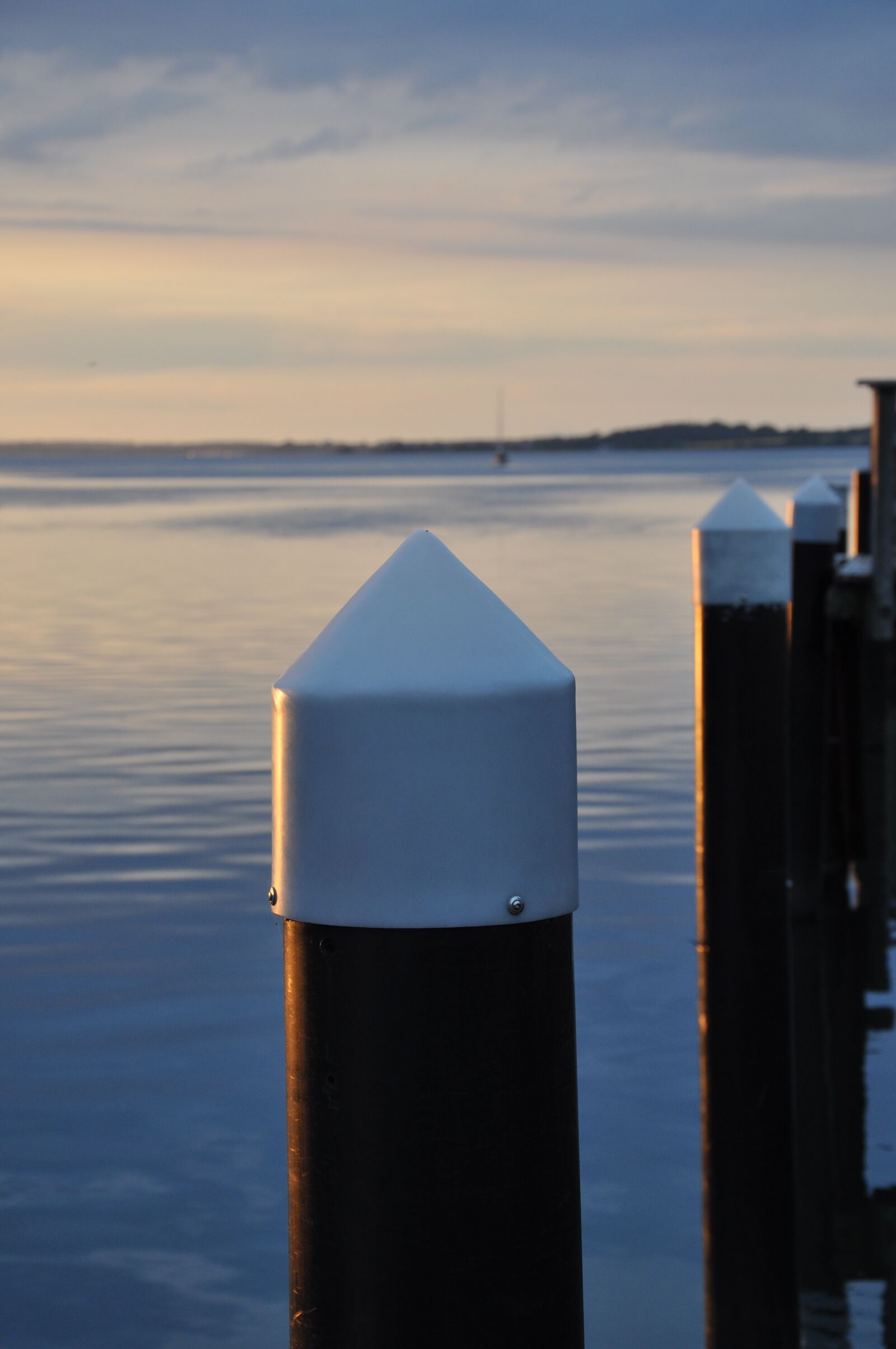 Nikon D90 sample photo. Pile, sea, port photography