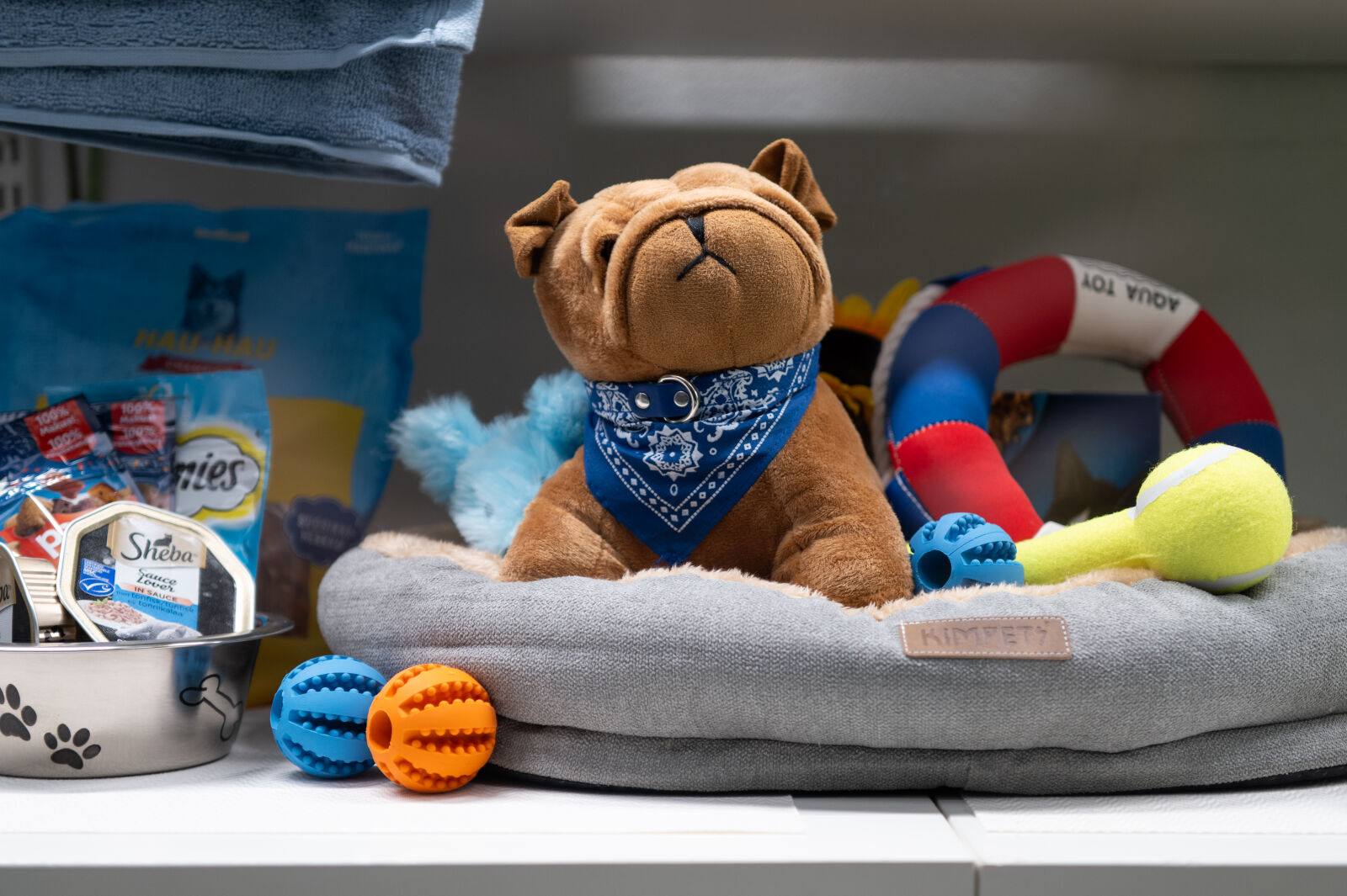 SUMMILUX 1:1.7/28 ASPH. sample photo. Toys for dogs photography