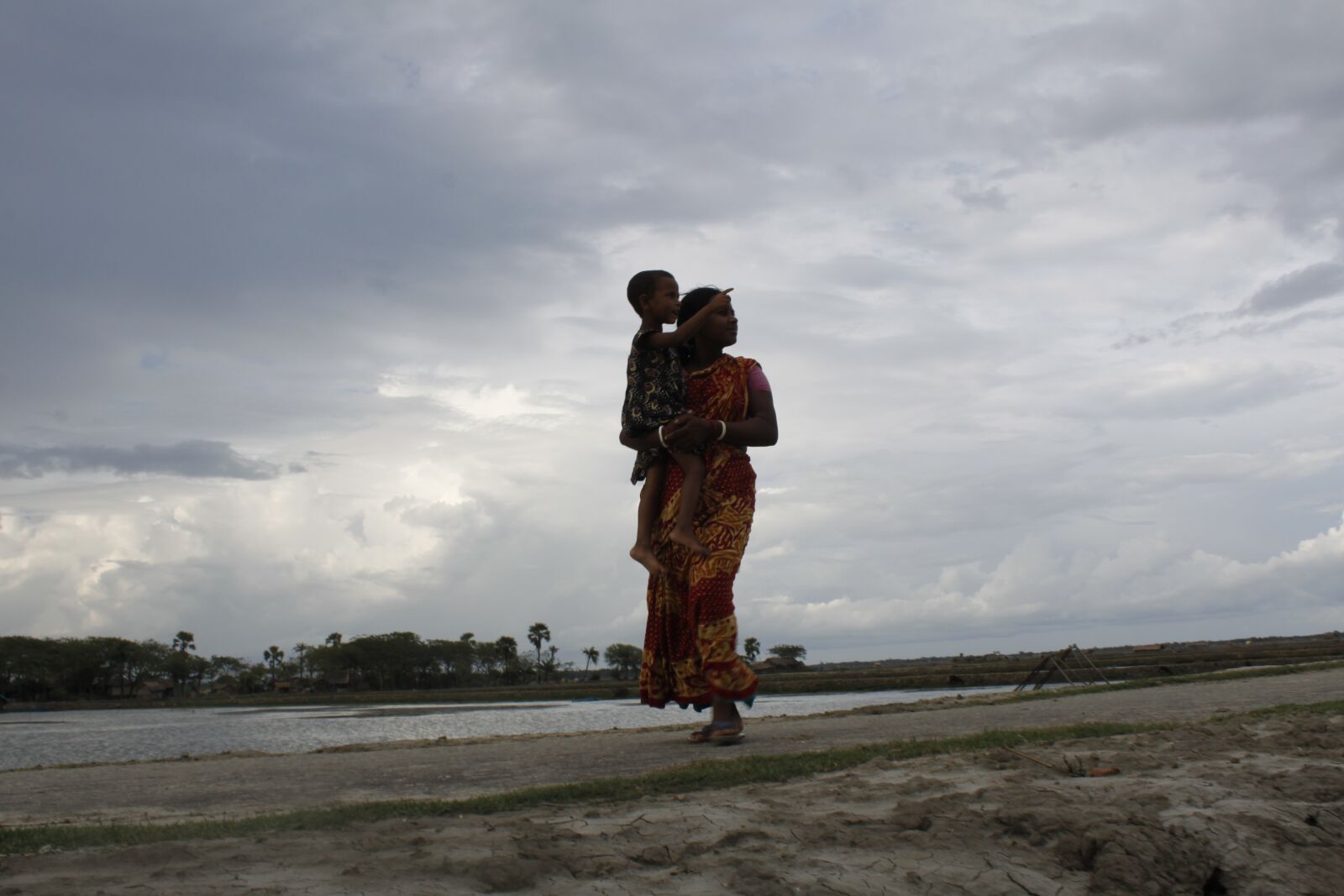 Canon EOS 500D (EOS Rebel T1i / EOS Kiss X3) sample photo. Bangladesh, canal, fisherman, flower photography