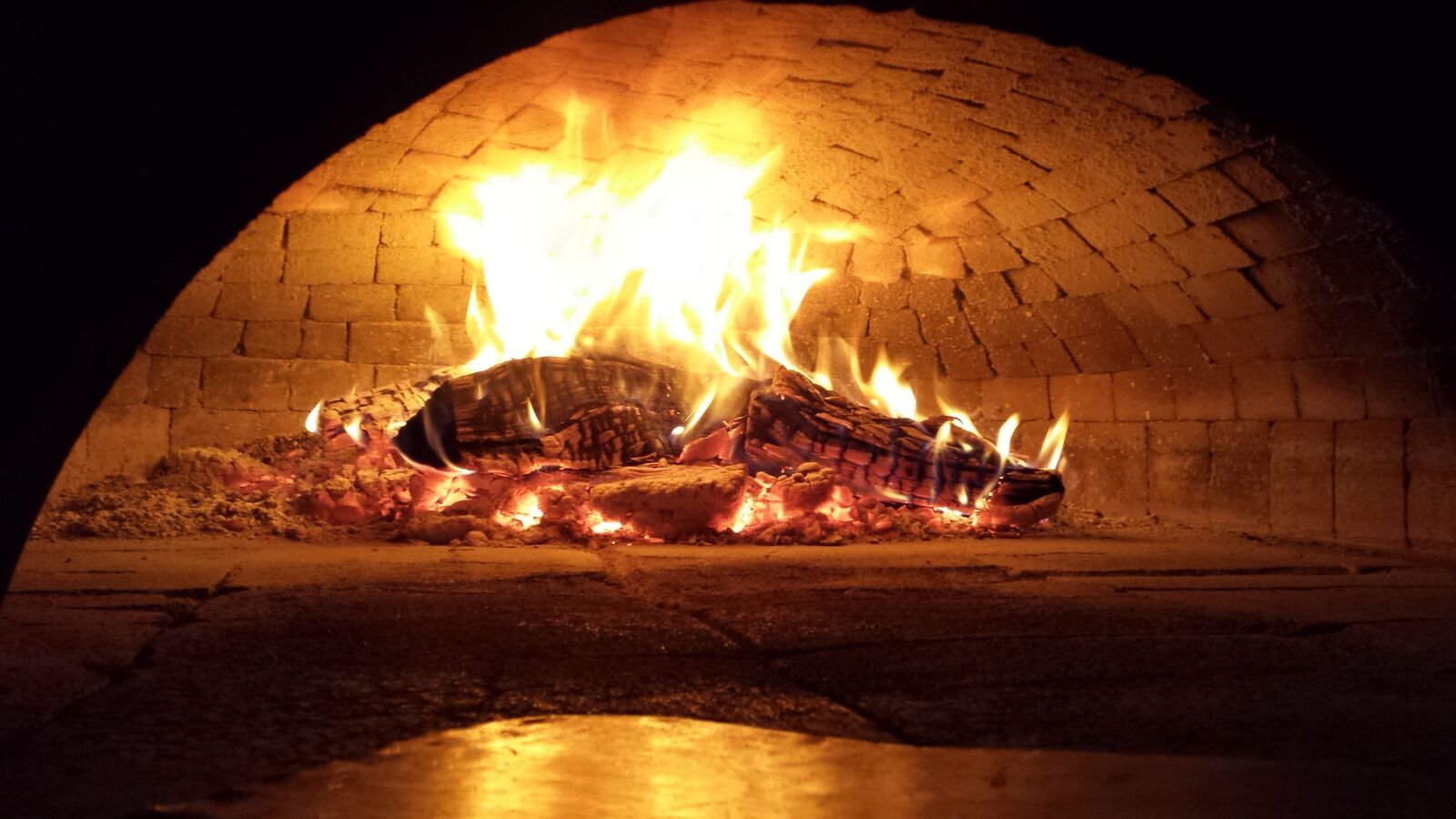 Samsung Galaxy S4 sample photo. Pizzeria, brick oven, pizza photography