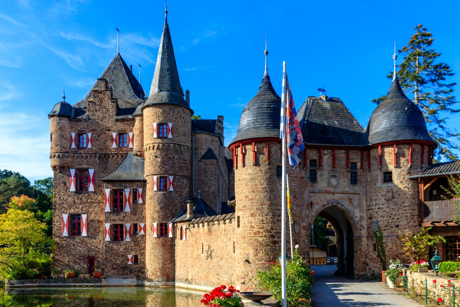 Canon EOS 80D sample photo. Castle, satzvey, burg satzvey photography
