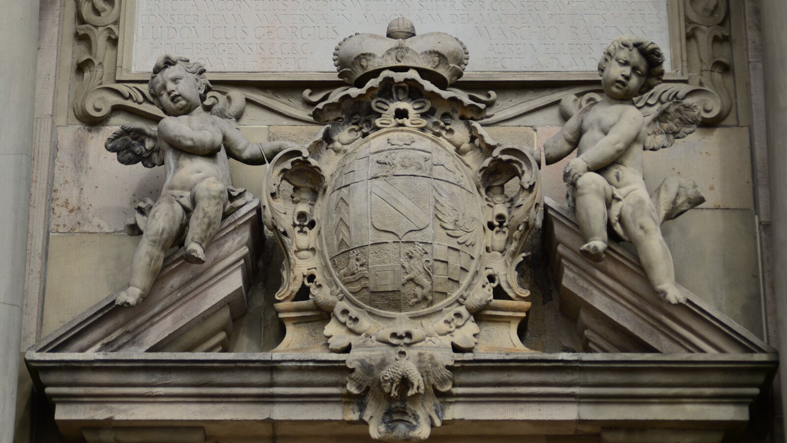 Nikon D7000 sample photo. Coat of arms, swim photography
